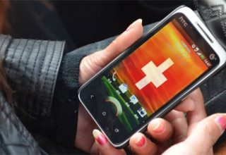 Fine della carta: i biglietti di bus e treno passano sul telefonino 8 cellularesvizzero